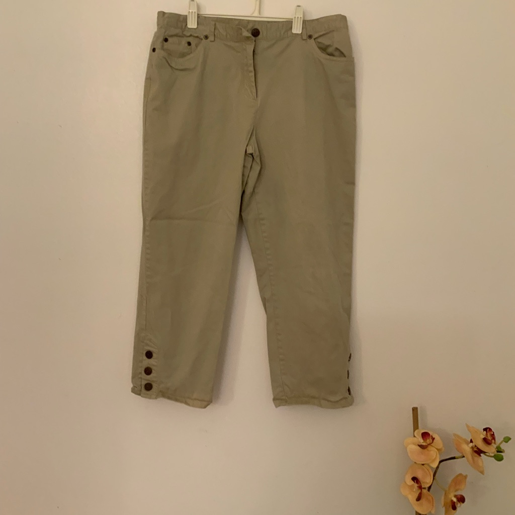 Ruby Rd. Tan Capris